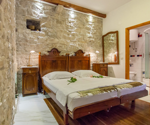 OldStone room in split
